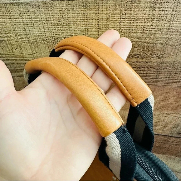 Jack By Jill E Designs Lenox 15” Leather Laptop/Ipad Portfolio. - Picture 4 of 7